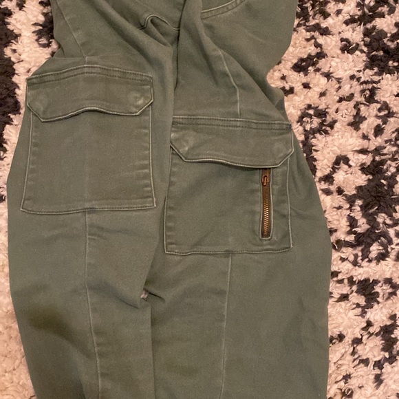A new day stretch olive cargo skinny pants. - Picture 3 of 3